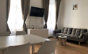 Central Apartment Near Subway Station 2